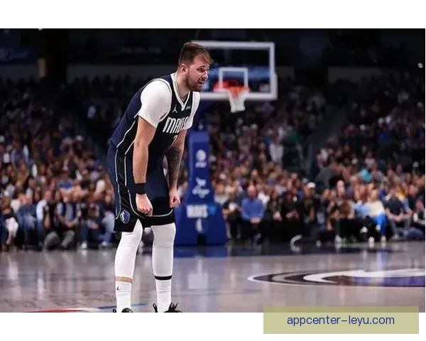 东契奇强势突破突发腿筋伤情离场治疗球队前景引关注